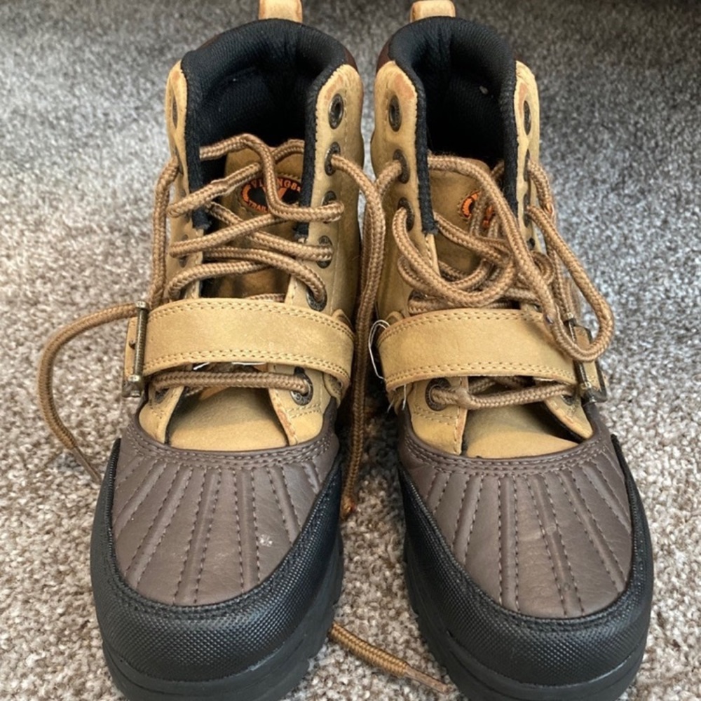 Boots size 1.5